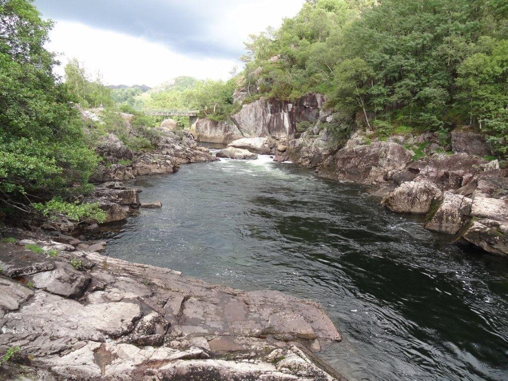 courant sourcier ruisseau rivière