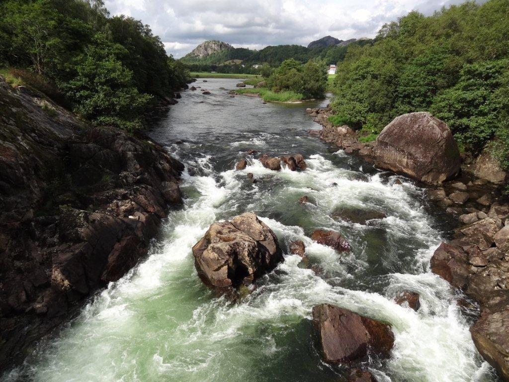 courant sourcier ruisseau rivière