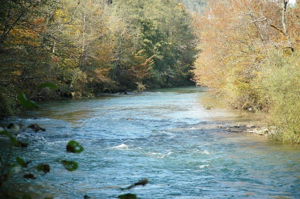 courant sourcier ruisseau rivière Croatie